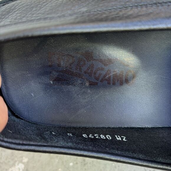 Ferragamo driving shoes - Picture 6 of 11